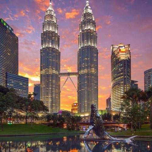Follow @malaysiatravelresorts for more hidden places in Malaysia_ . 📍KLCC Park, Kuala Lumpur, Malaysia